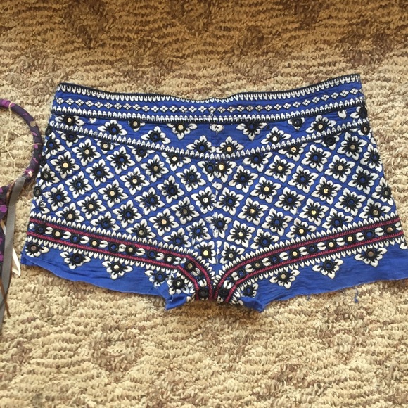 Free People One Boho Embroidered Shorts - size 6 - Picture 6 of 6